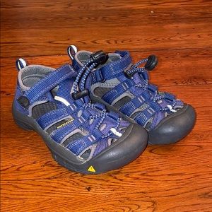 Little boy Keen sandals size 11
